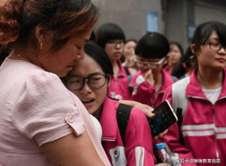 2024年澳门特马今晚开码_ “我女儿复读了，我成了罪人。” 湖南138名学生考入211，父亲后悔了